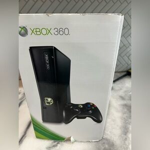 Microsoft Xbox 360 S 4GB Black Home Console - Model 1439